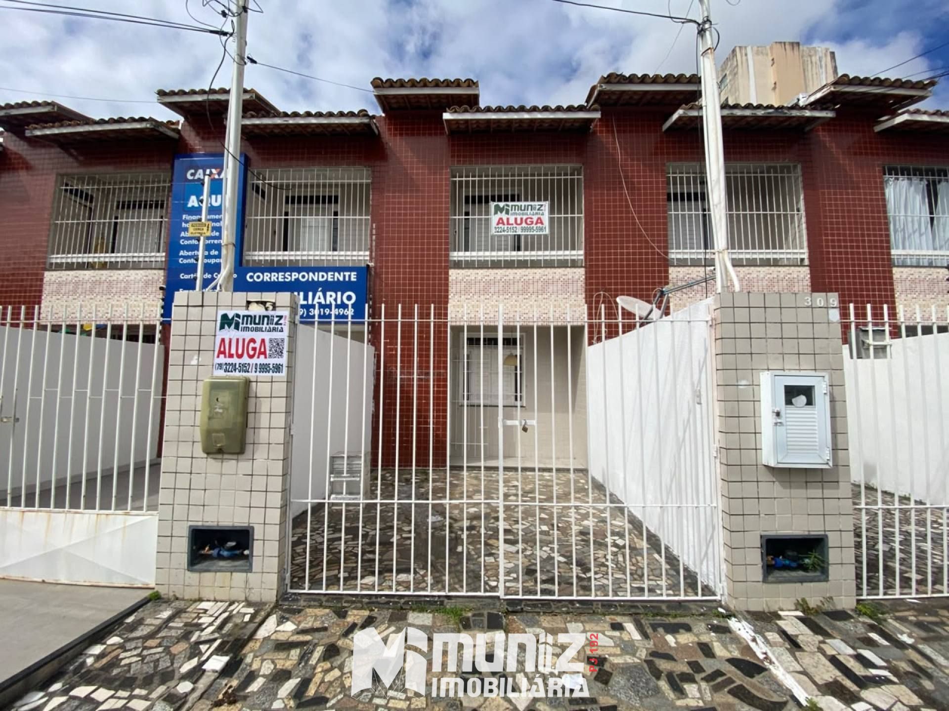 ALUGA-SE CASA  C/ 02 PAV.- RUA PROMOTOR ARQUIBALDO MENDONÇA