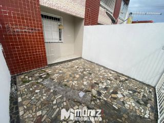 ALUGA-SE CASA  C/ 02 PAV.- RUA PROMOTOR ARQUIBALDO MENDONÇA