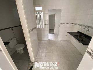 ALUGA-SE CASA  C/ 02 PAV.- RUA PROMOTOR ARQUIBALDO MENDONÇA