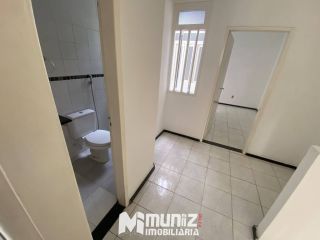 ALUGA-SE CASA  C/ 02 PAV.- RUA PROMOTOR ARQUIBALDO MENDONÇA