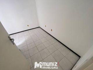 ALUGA-SE CASA  C/ 02 PAV.- RUA PROMOTOR ARQUIBALDO MENDONÇA