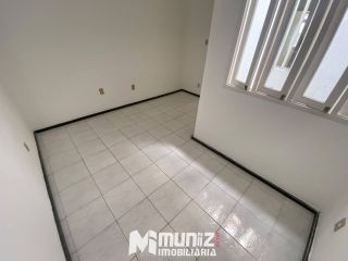 ALUGA-SE CASA  C/ 02 PAV.- RUA PROMOTOR ARQUIBALDO MENDONÇA