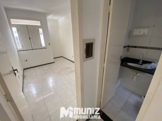 ALUGA-SE CASA  C/ 02 PAV.- RUA PROMOTOR ARQUIBALDO MENDONÇA