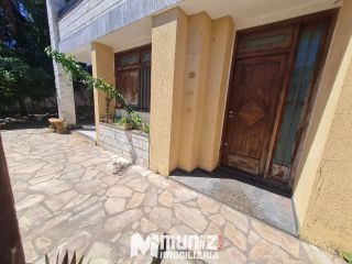 ALUGA-SE CASA COM 2 PAVIMENTOS NA RUA JOÃO BEZERRA DINIZ