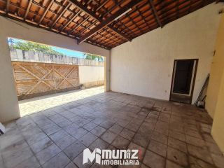 ALUGA-SE CASA COM 2 PAVIMENTOS NA RUA JOÃO BEZERRA DINIZ