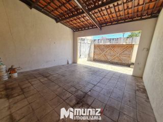 ALUGA-SE CASA COM 2 PAVIMENTOS NA RUA JOÃO BEZERRA DINIZ