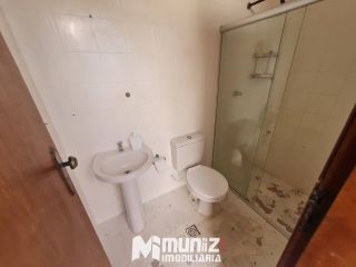 ALUGA-SE CASA COM 2 PAVIMENTOS NA RUA JOÃO BEZERRA DINIZ