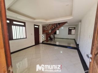 ALUGA-SE CASA COM 2 PAVIMENTOS NA RUA JOÃO BEZERRA DINIZ