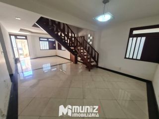 ALUGA-SE CASA COM 2 PAVIMENTOS NA RUA JOÃO BEZERRA DINIZ