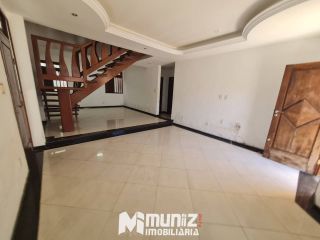 ALUGA-SE CASA COM 2 PAVIMENTOS NA RUA JOÃO BEZERRA DINIZ