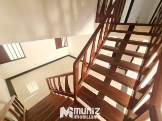 ALUGA-SE CASA COM 2 PAVIMENTOS NA RUA JOÃO BEZERRA DINIZ