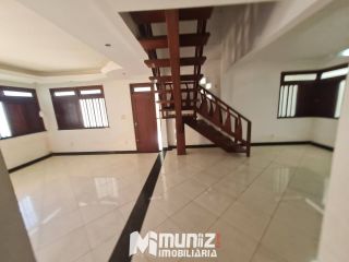 ALUGA-SE CASA COM 2 PAVIMENTOS NA RUA JOÃO BEZERRA DINIZ