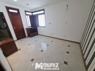 ALUGA-SE CASA COM 2 PAVIMENTOS NA RUA JOÃO BEZERRA DINIZ