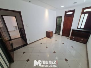 ALUGA-SE CASA COM 2 PAVIMENTOS NA RUA JOÃO BEZERRA DINIZ