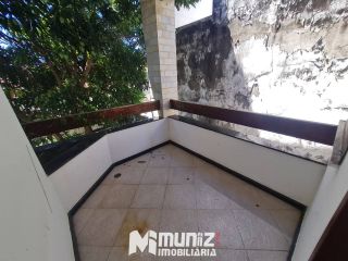 ALUGA-SE CASA COM 2 PAVIMENTOS NA RUA JOÃO BEZERRA DINIZ