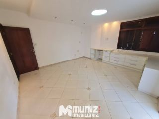 ALUGA-SE CASA COM 2 PAVIMENTOS NA RUA JOÃO BEZERRA DINIZ