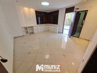 ALUGA-SE CASA COM 2 PAVIMENTOS NA RUA JOÃO BEZERRA DINIZ