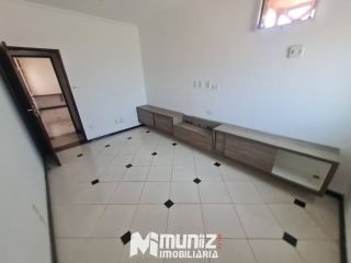 ALUGA-SE CASA COM 2 PAVIMENTOS NA RUA JOÃO BEZERRA DINIZ