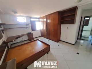 ALUGA-SE CASA COM 2 PAVIMENTOS NA RUA JOÃO BEZERRA DINIZ