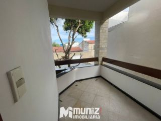 ALUGA-SE CASA COM 2 PAVIMENTOS NA RUA JOÃO BEZERRA DINIZ