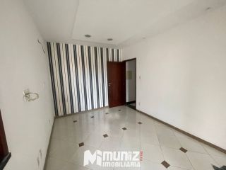 ALUGA-SE CASA COM 2 PAVIMENTOS NA RUA JOÃO BEZERRA DINIZ