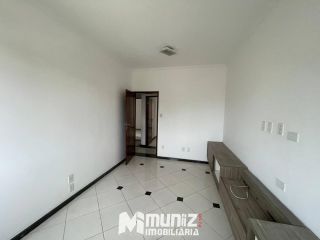 ALUGA-SE CASA COM 2 PAVIMENTOS NA RUA JOÃO BEZERRA DINIZ