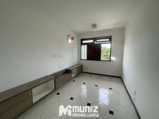 ALUGA-SE CASA COM 2 PAVIMENTOS NA RUA JOÃO BEZERRA DINIZ