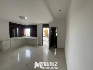 ALUGA-SE CASA COM 2 PAVIMENTOS NA RUA JOÃO BEZERRA DINIZ