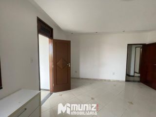 ALUGA-SE CASA COM 2 PAVIMENTOS NA RUA JOÃO BEZERRA DINIZ