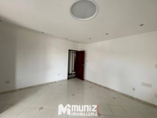 ALUGA-SE CASA COM 2 PAVIMENTOS NA RUA JOÃO BEZERRA DINIZ