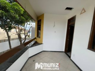 ALUGA-SE CASA COM 2 PAVIMENTOS NA RUA JOÃO BEZERRA DINIZ