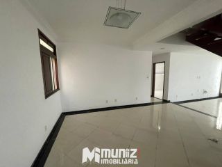 ALUGA-SE CASA COM 2 PAVIMENTOS NA RUA JOÃO BEZERRA DINIZ