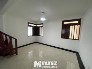 ALUGA-SE CASA COM 2 PAVIMENTOS NA RUA JOÃO BEZERRA DINIZ