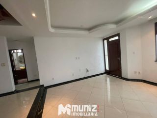 ALUGA-SE CASA COM 2 PAVIMENTOS NA RUA JOÃO BEZERRA DINIZ