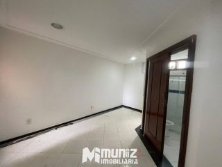 ALUGA-SE CASA COM 2 PAVIMENTOS NA RUA JOÃO BEZERRA DINIZ