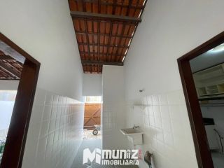 ALUGA-SE CASA COM 2 PAVIMENTOS NA RUA JOÃO BEZERRA DINIZ
