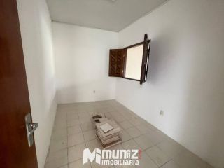 ALUGA-SE CASA COM 2 PAVIMENTOS NA RUA JOÃO BEZERRA DINIZ