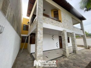 ALUGA-SE CASA COM 2 PAVIMENTOS NA RUA JOÃO BEZERRA DINIZ