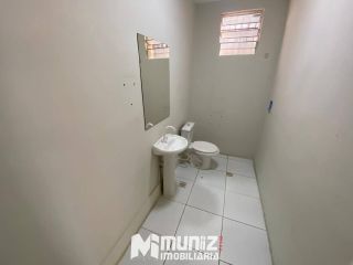 ALUGA-SE EXCELENTE PONTO COMERCIAL NA AV. HERMES FONTES