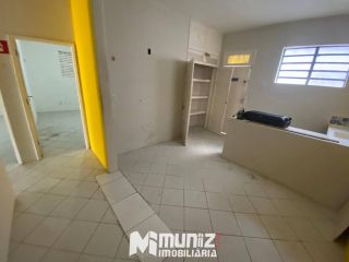 ALUGA-SE EXCELENTE PONTO COMERCIAL NA AV. HERMES FONTES