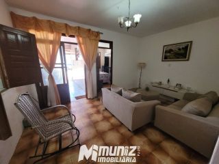 OPORTUNIDADE ÚNICA: VENDE-SE EXCELENTE CASA COM 2 PAVIMENTOS