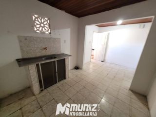 OPORTUNIDADE ÚNICA: VENDE-SE EXCELENTE CASA COM 2 PAVIMENTOS