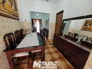 OPORTUNIDADE ÚNICA: VENDE-SE EXCELENTE CASA COM 2 PAVIMENTOS