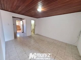 OPORTUNIDADE ÚNICA: VENDE-SE EXCELENTE CASA COM 2 PAVIMENTOS