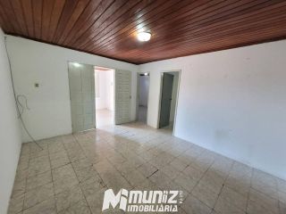 OPORTUNIDADE ÚNICA: VENDE-SE EXCELENTE CASA COM 2 PAVIMENTOS