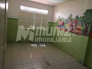VENDE-SE PRÉDIO COMERCIAL  COM 22 SALAS, FUNCIONAVA UMA ESCOLA NA RUA SOCORRO