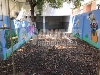 VENDE-SE PRÉDIO COMERCIAL  COM 22 SALAS, FUNCIONAVA UMA ESCOLA NA RUA SOCORRO