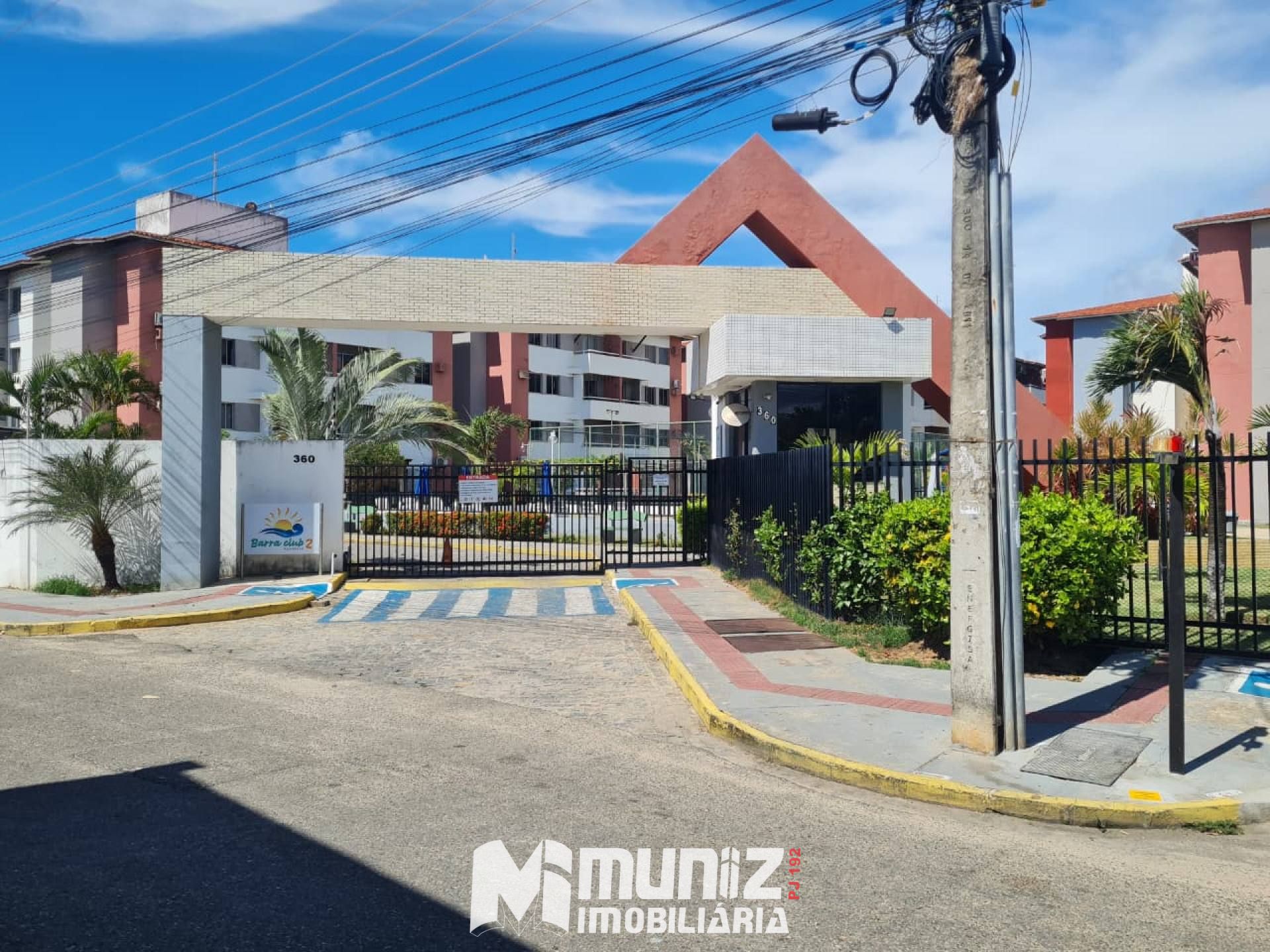 ALUGA-SE ÓTIMO APTO. MOBILIADO NO COND. BARRA CLUB 2 RESIDENCE