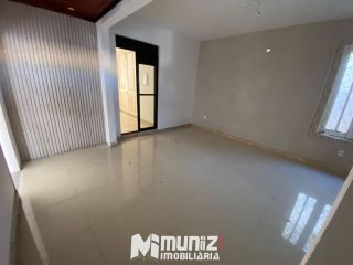Aluga-se Casa com 2 Pavimentos no Bairro Salgado Filho!