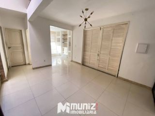 Aluga-se Casa com 2 Pavimentos no Bairro Salgado Filho!